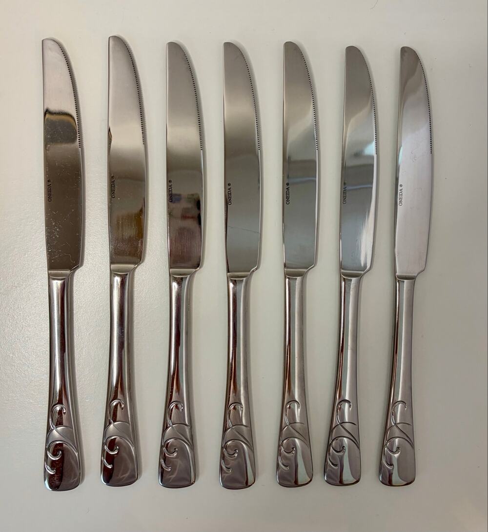 Oneida Serif Stainless Steel Dinner Knives – Set of 7
